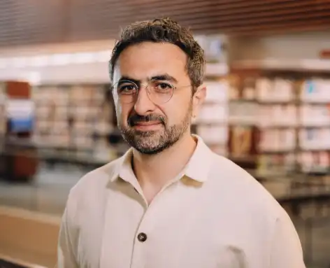 Microsoft AI yöneticisi Mustafa Suleyman “AI insanlar için inşa edilmeli, birer dijital kişi değil”