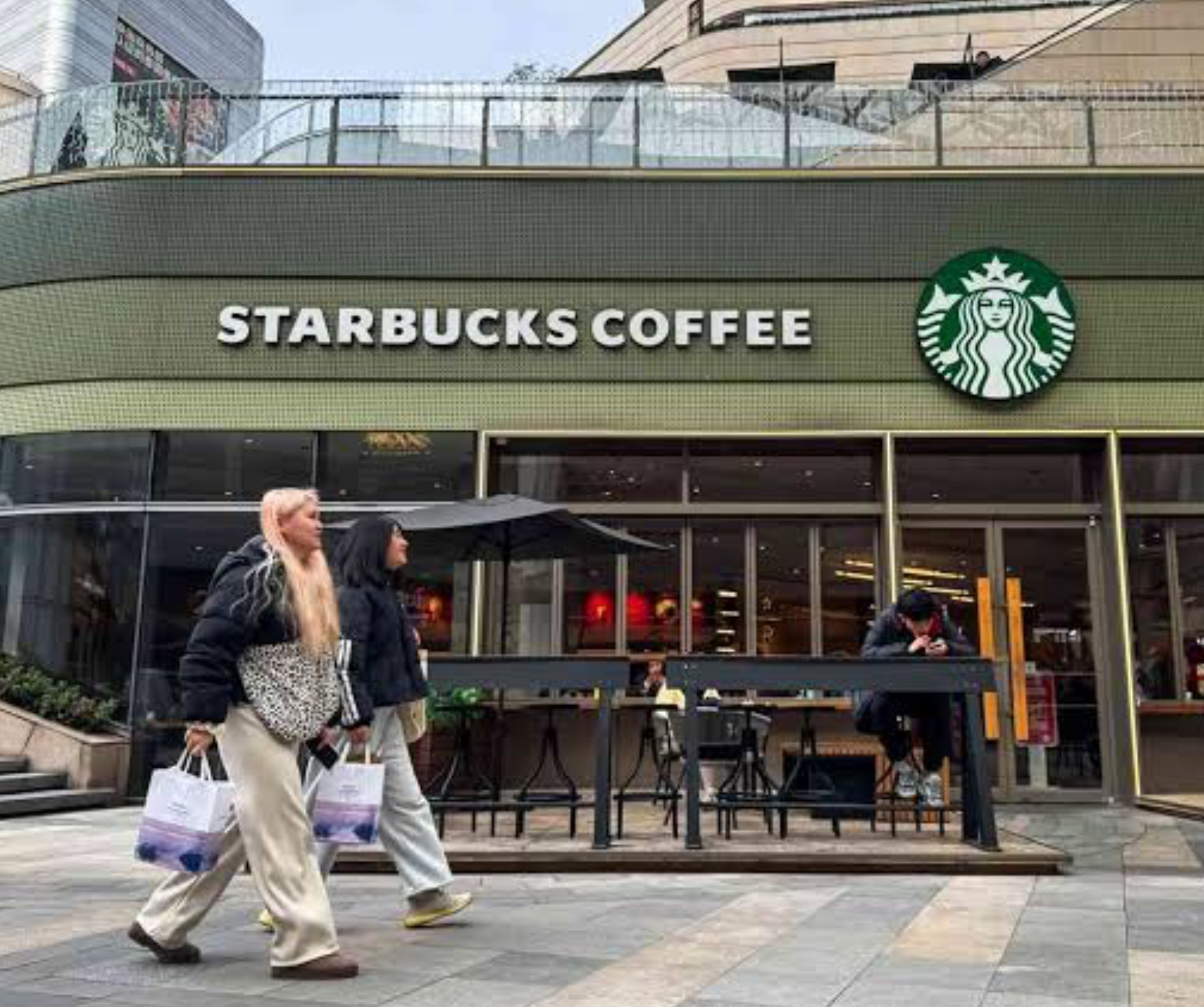 Starbucks neden batıyor