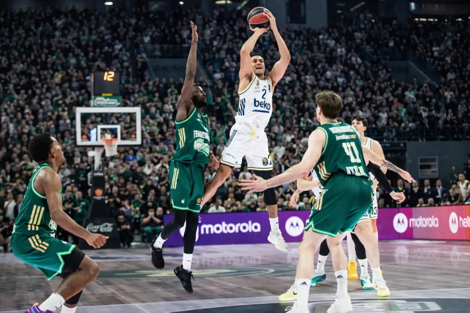 Fenerbahçe Beko Atina’da son saniyede kazandı