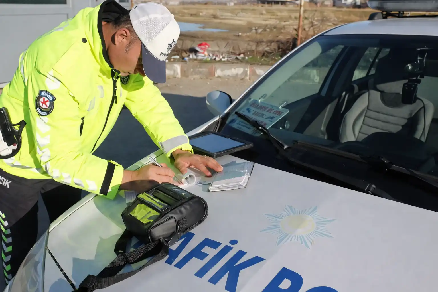 Trafikte yol kesme ve saldırı amaçlı takibin cezasi: ehliyete 60 gün el koyma