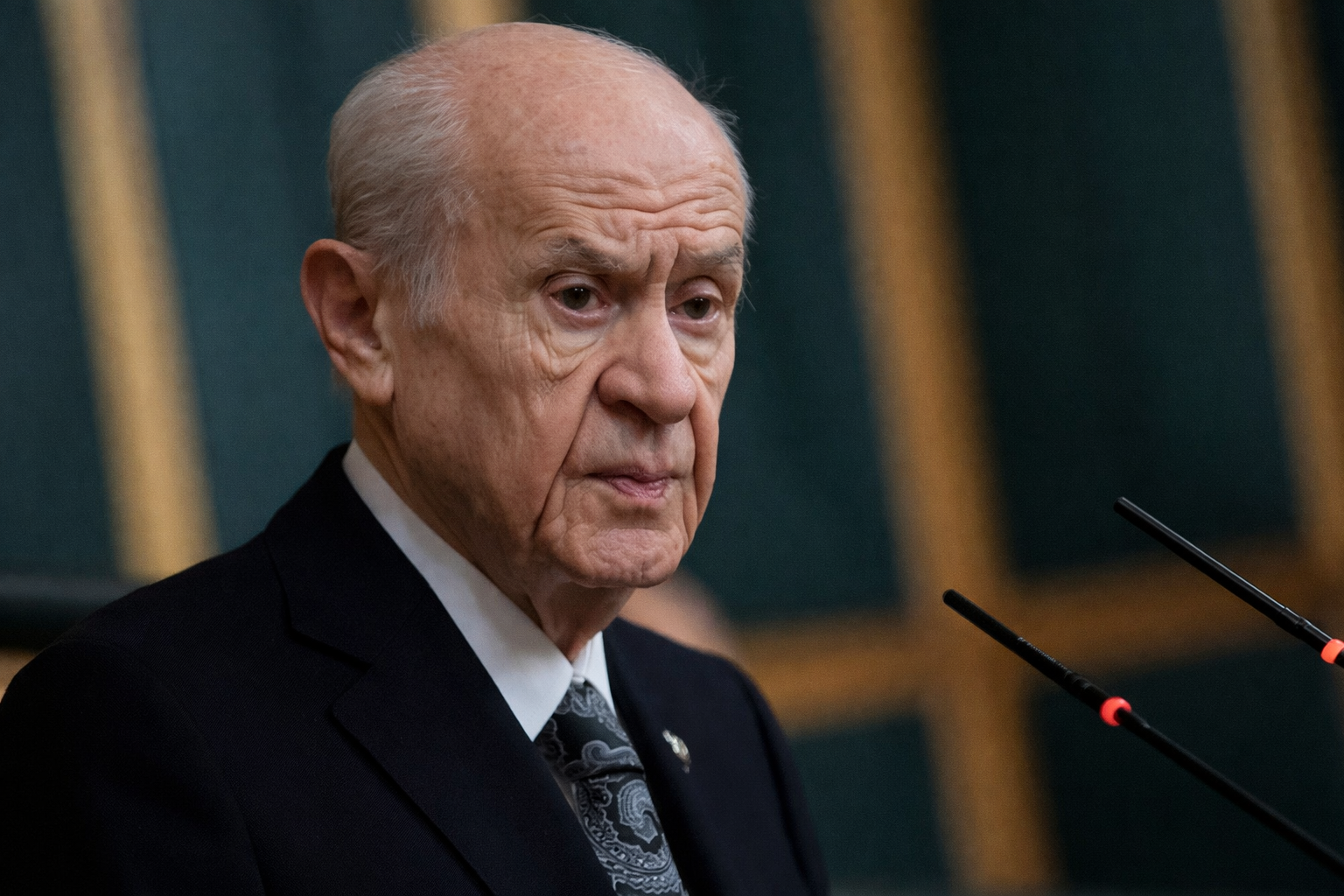 Bahçeli’den oyuncu Kaygılaroğlu'na tebrik telefonu