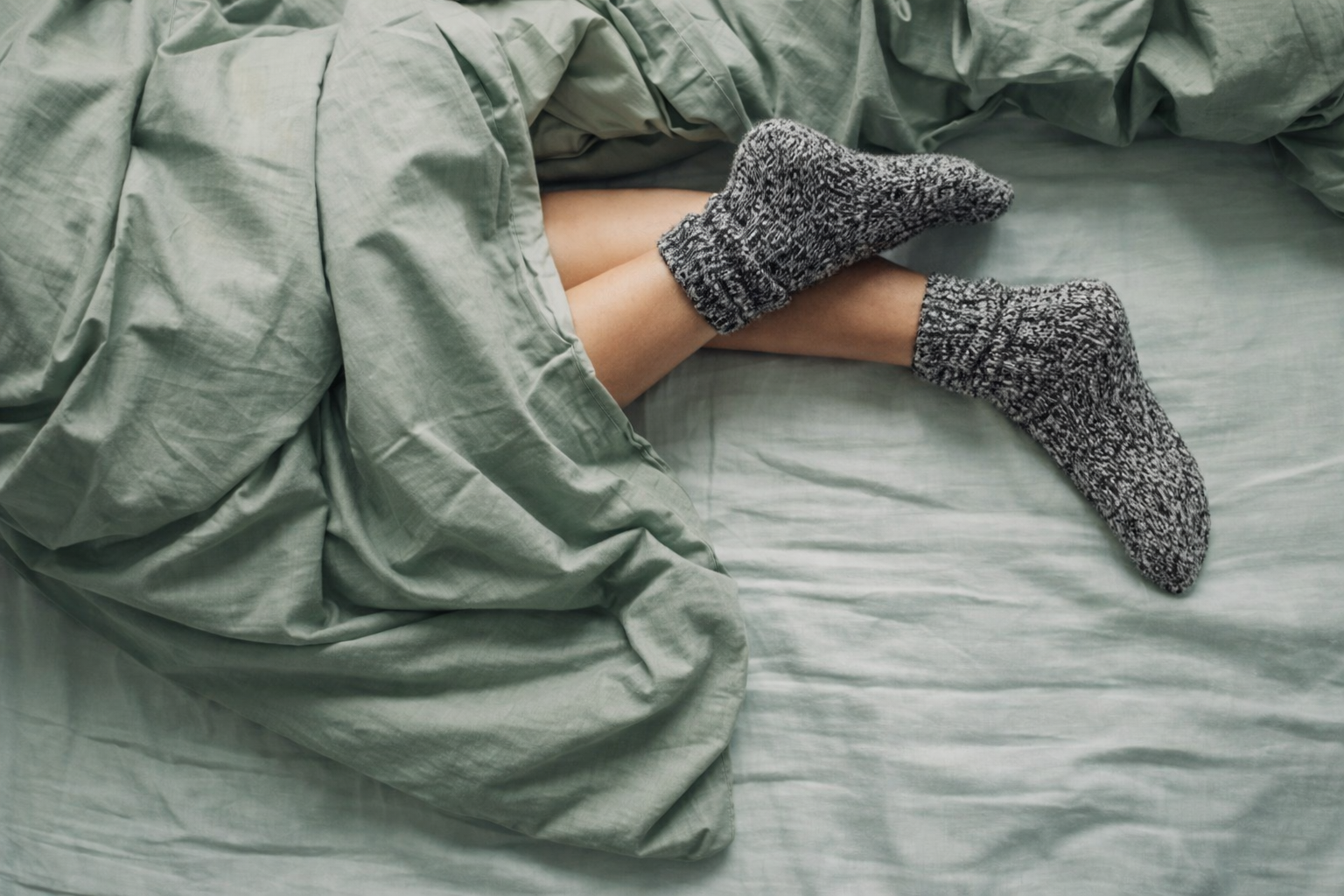 Uyurken çorap giymeli mi yoksa giymemeli mi?