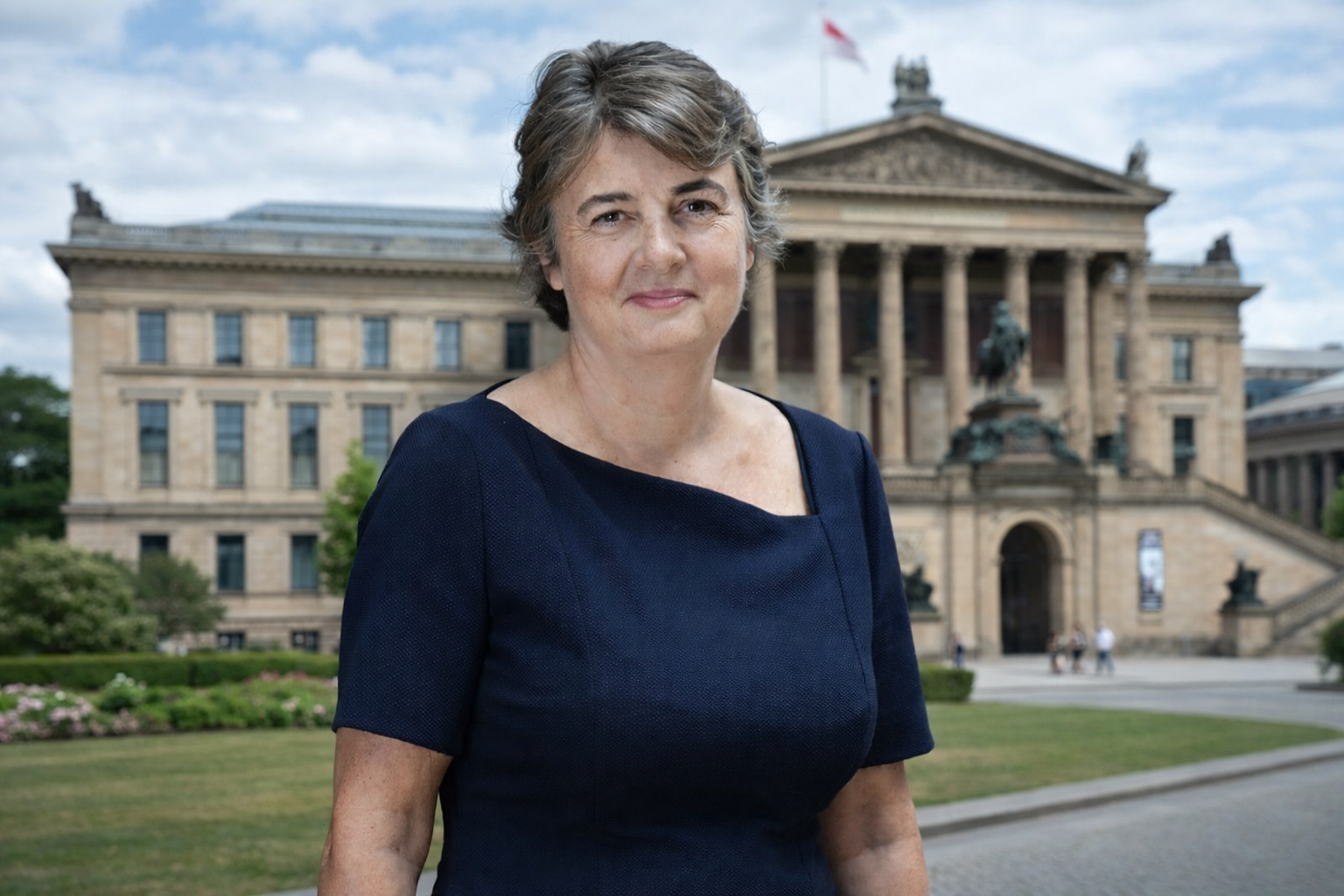 Louvre’da soygun, su sızıntısı ve grevlerin ardından  görevini bıraktı