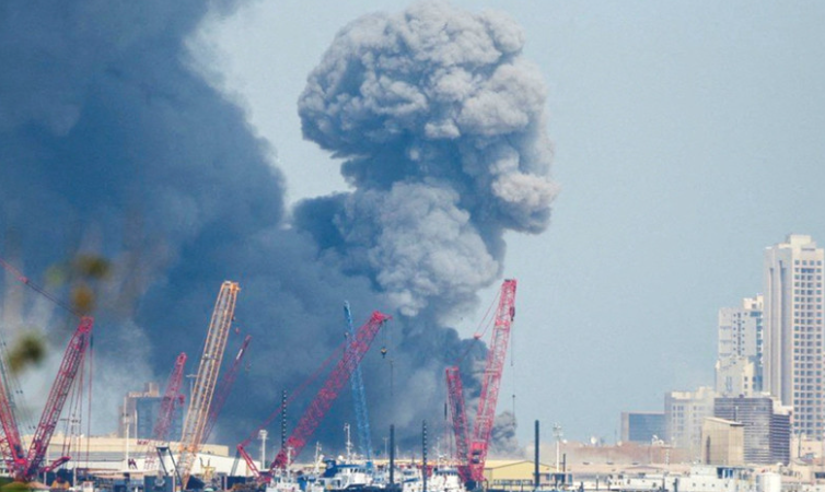 İran’dan körfezde ABD üslerine füze saldırısı