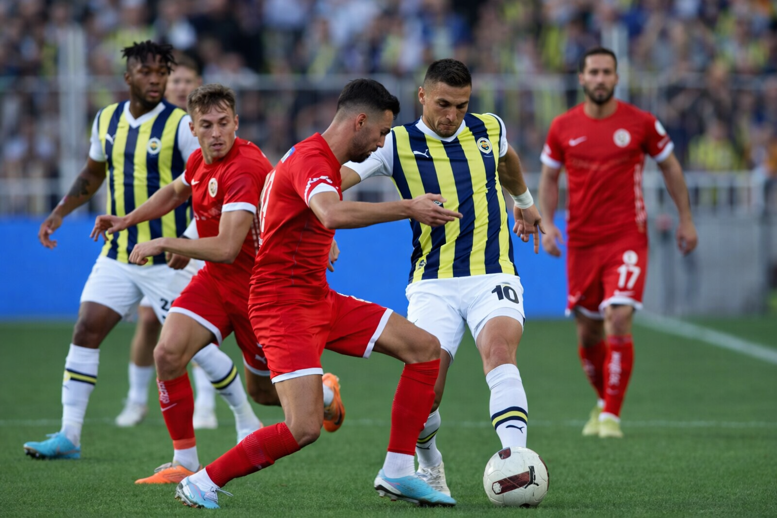 Antalya'da geri dönüş yetmedi: Antalyaspor ile Fenerbahçe 2-2