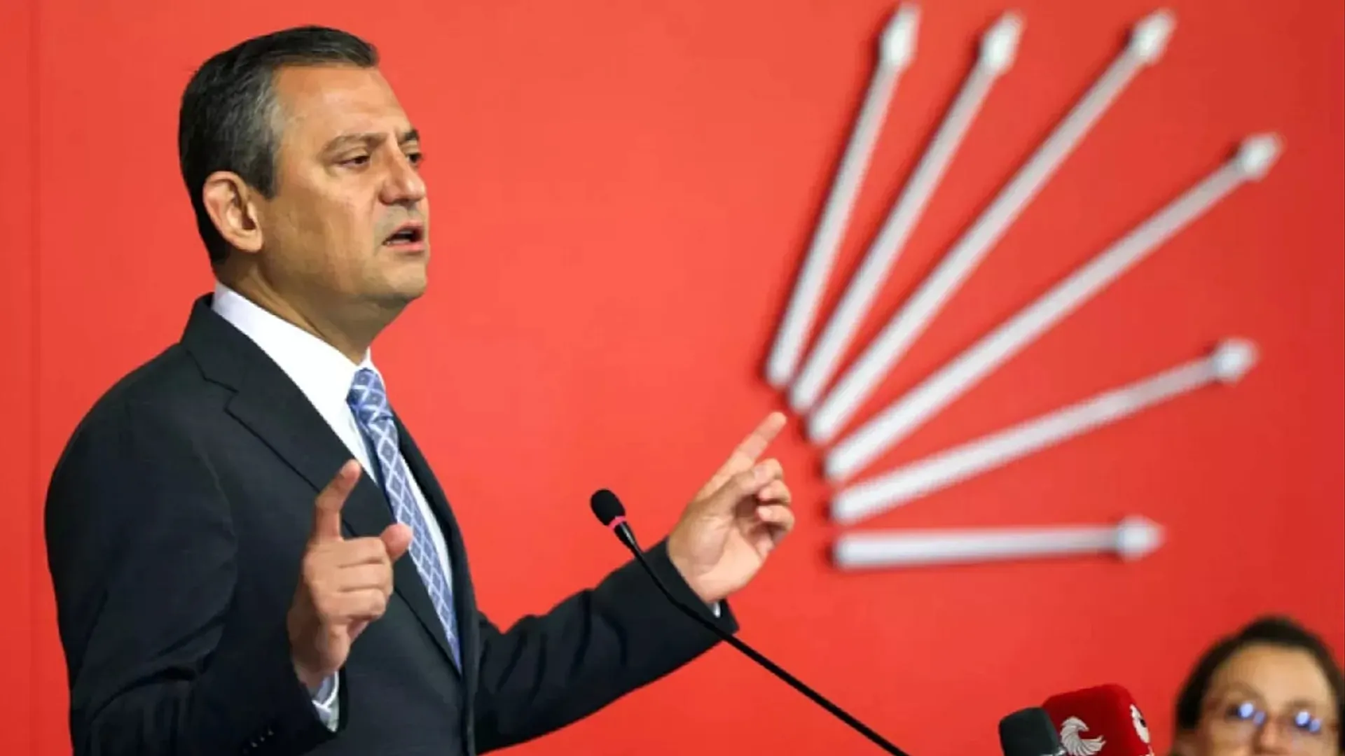 Özgür Özel: Demokratik parlamenter sisteme geçeceğiz