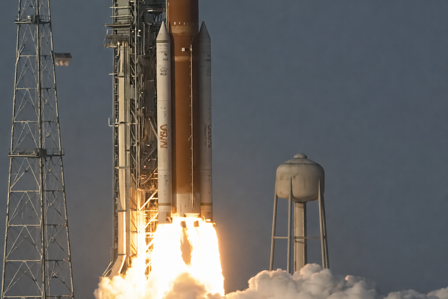 Artemis II Ay yolunda