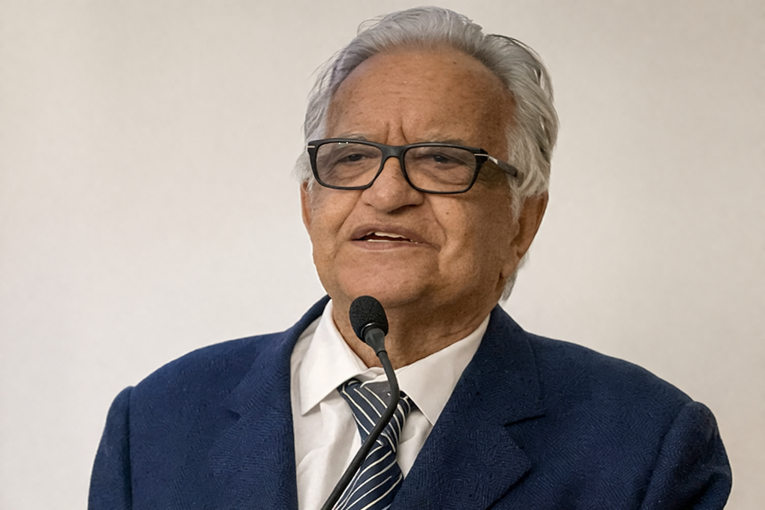 Prof. Dr. Hüsrev Hatemi hayatını kaybetti