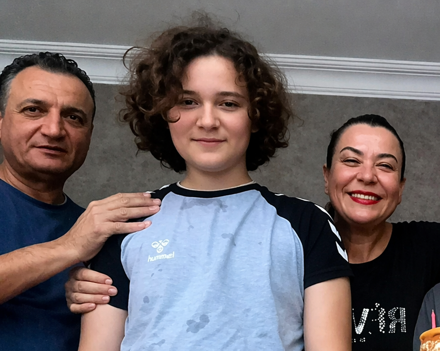 Defter bahanesiyle evden çıktı