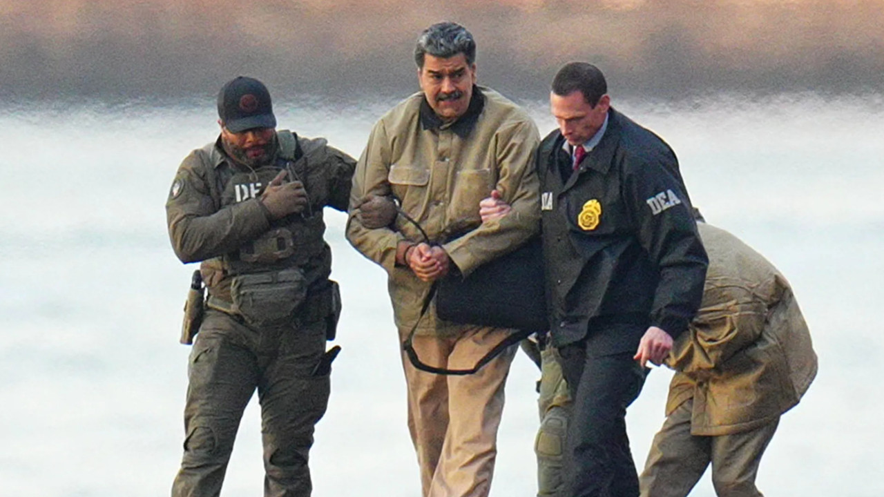 Hapishanede kutsal kitap okuyor