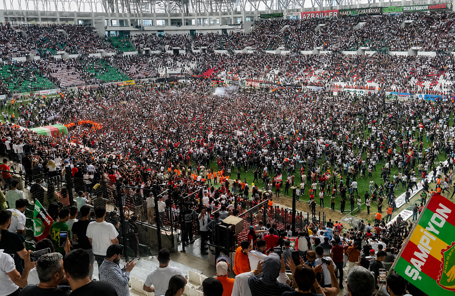 İktidar yeni Anayasa için el mi yükseltiyor?