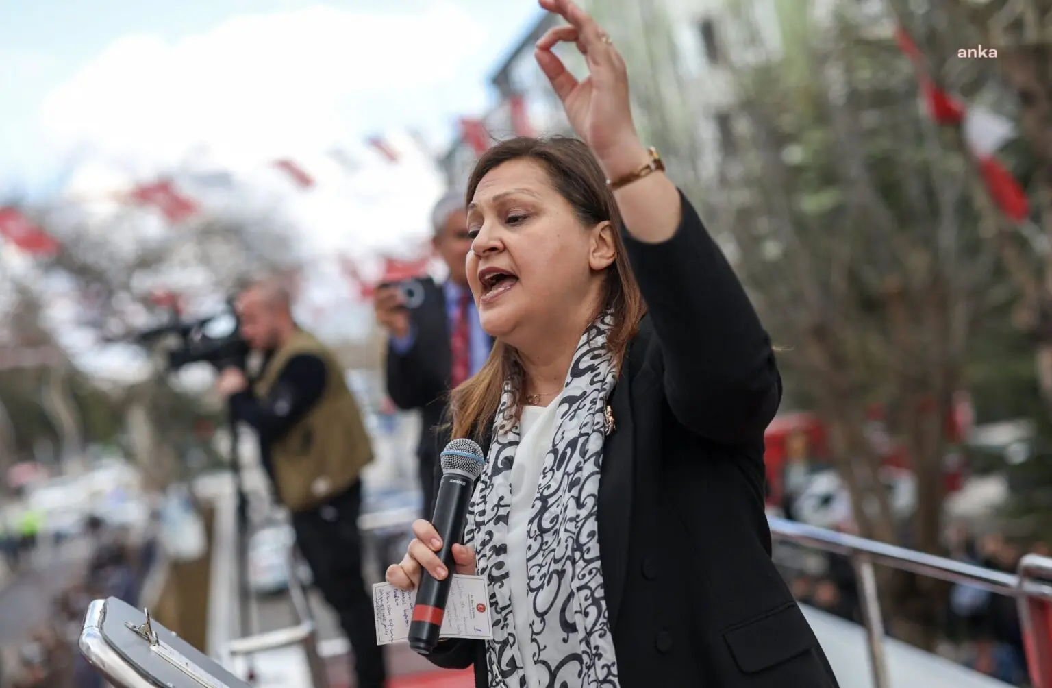 CHP’li başkan  Burcu Köksal AK Parti’ye geçiyor