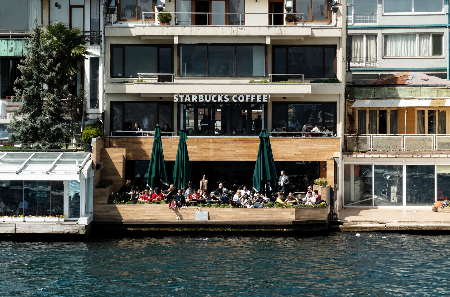 Starbucks Bebek’teki yalıdan çıkıyor