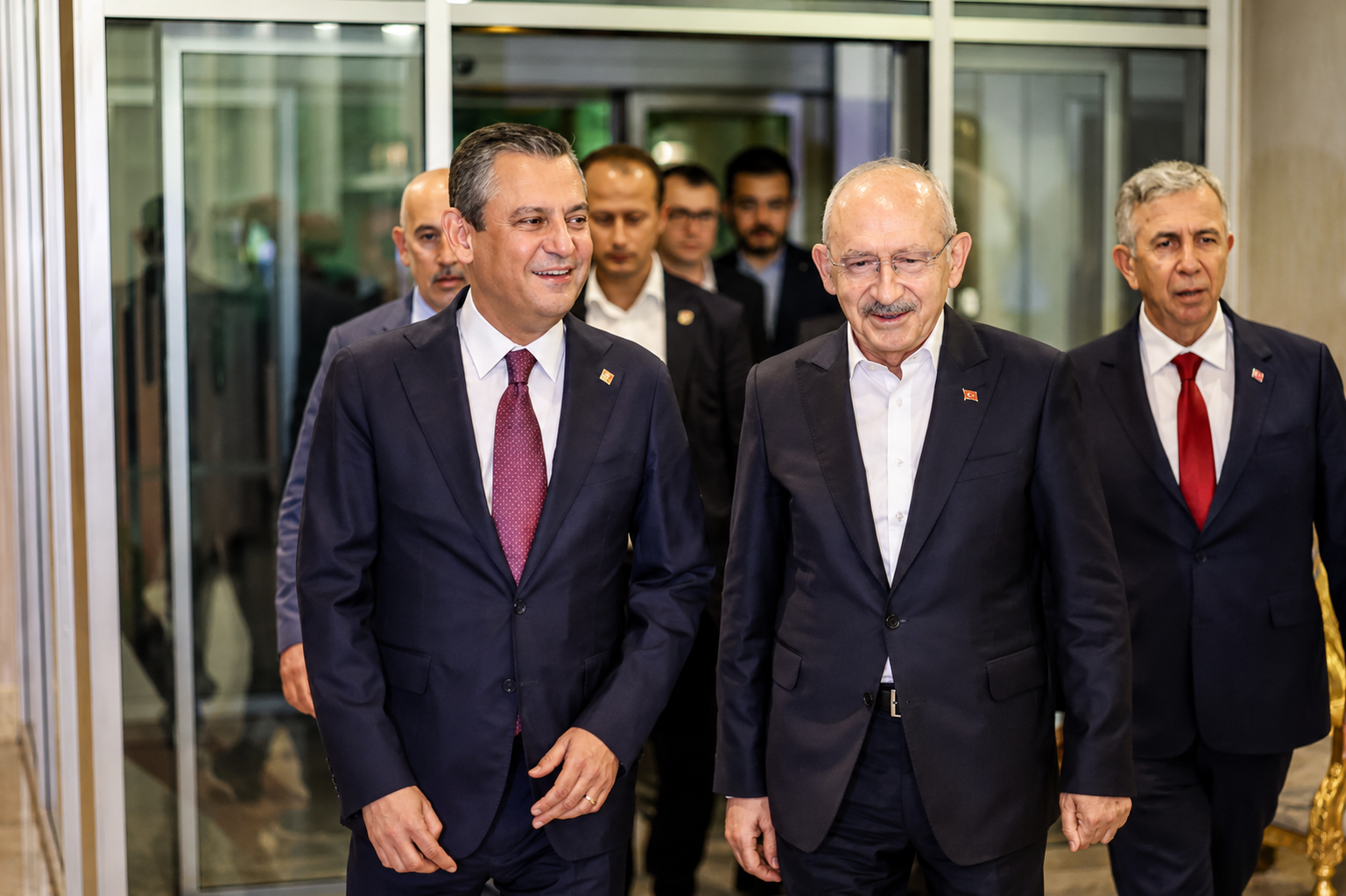 Mahkeme Özgür Özel yönetimini tedbiren görevden uzaklaştırdı