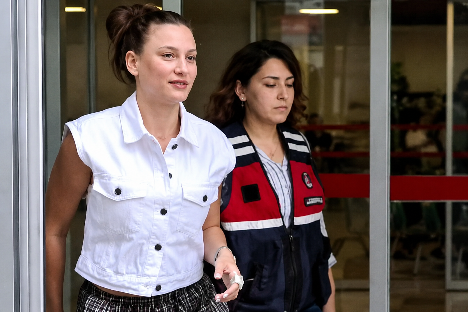 Serenay Sarıkaya serbest bırakıldı