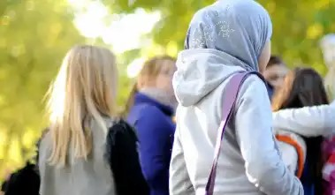 Avusturya'da  14 yaş altındaki kızlara    başörtüsü yasak