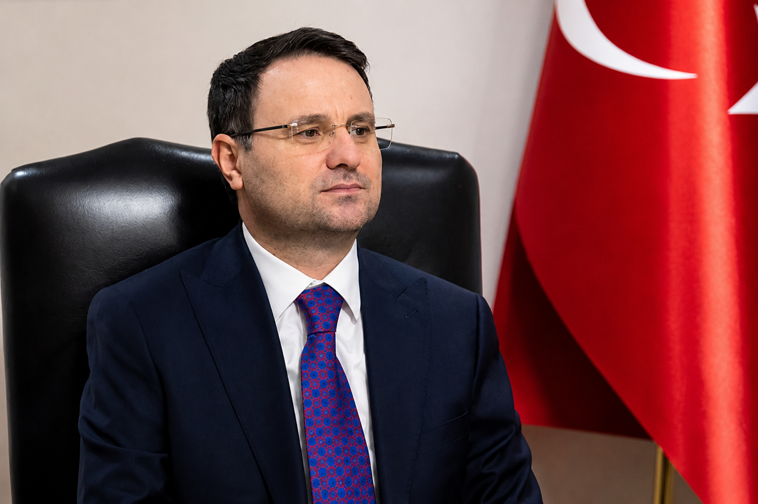 Firari şüphelilere kırmızı bülten