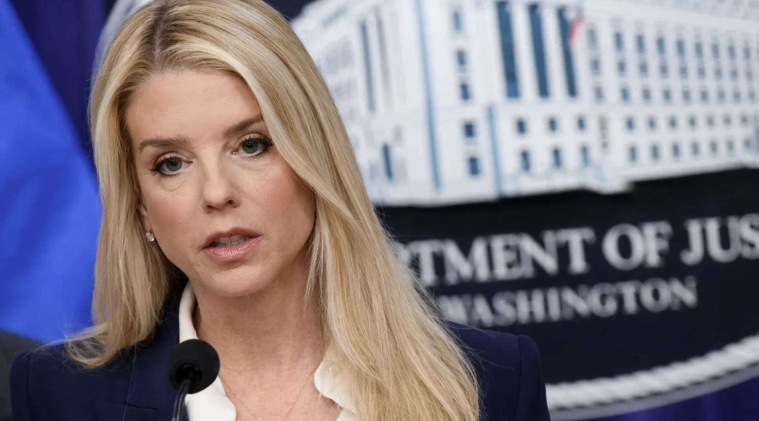 Bondi Epstein belgelerinin tamamının yayımlandığını,  300’ün üzerinde isim iletildiğini açıkladı