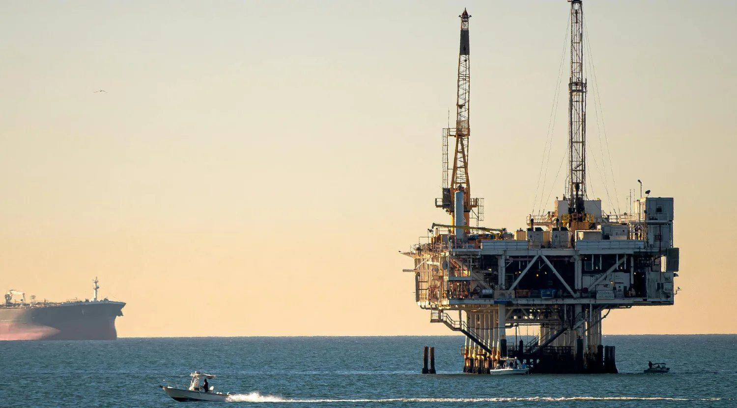 İran’a yönelik saldırı sonrası enerji piyasaları yeniden jeopolitik risk fiyatlıyor