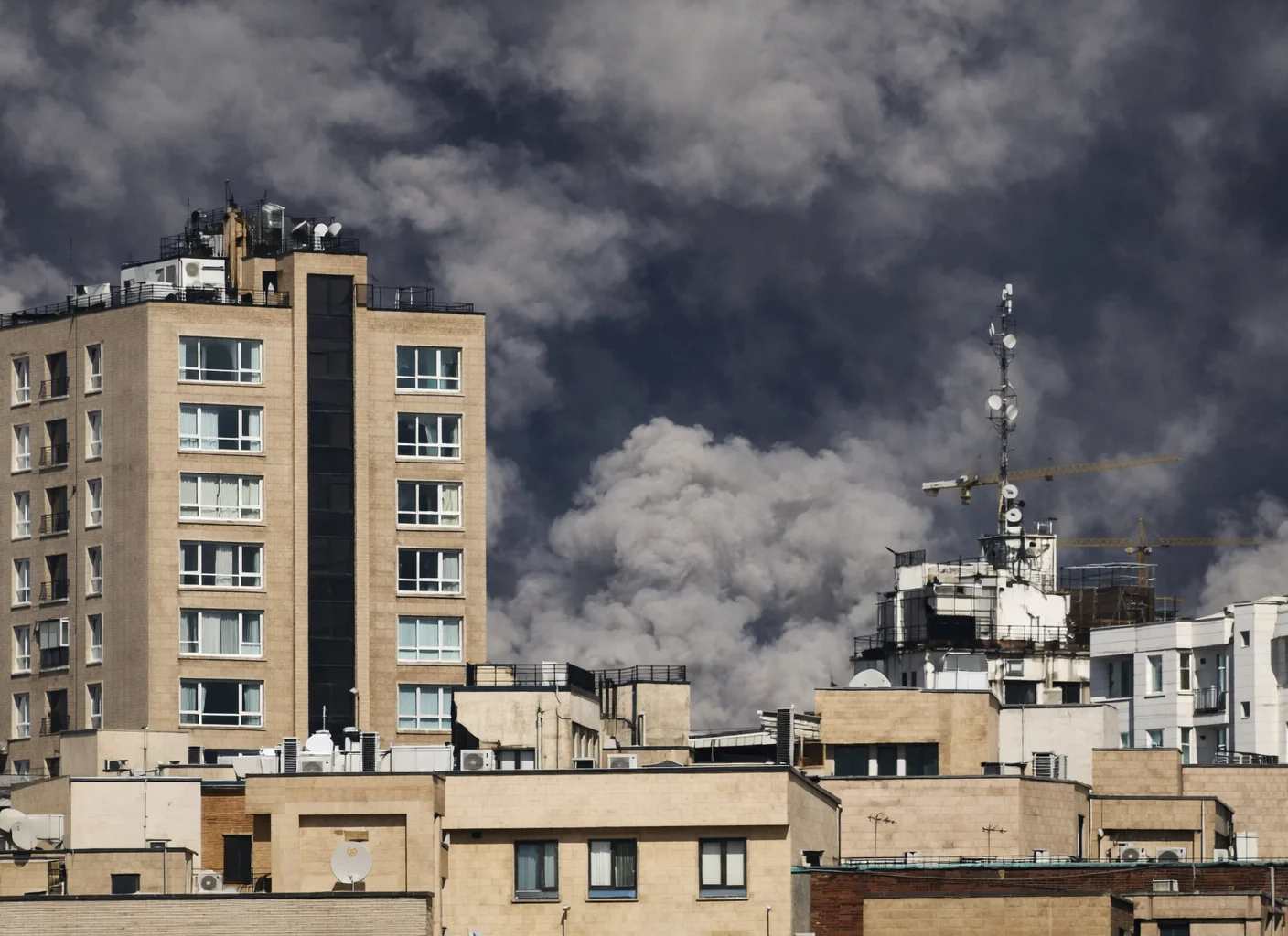 İsrail İran’a 700’den fazla sorti  yaptı  2 binden fazla  bomba  attı