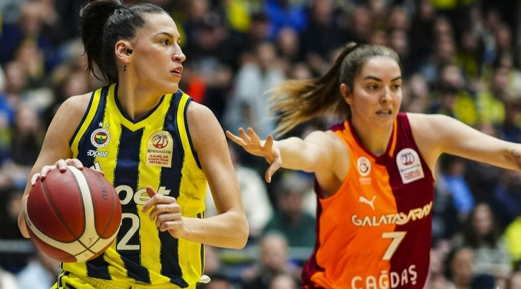 Fenerbahçe Opet finale galibiyetle başladı