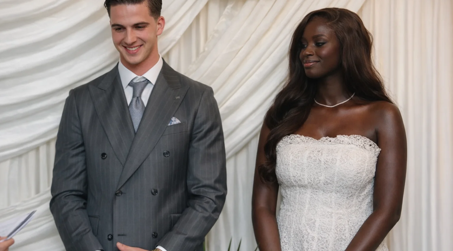 Milli kaleci gönlünü İspanyol modele kaptırdı