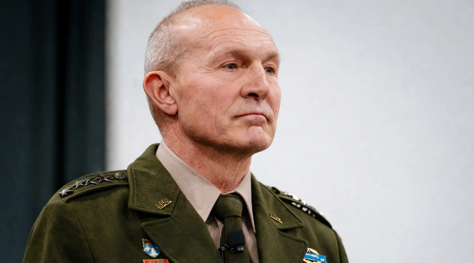 Hegseth, Ordu komutanını görevden aldı