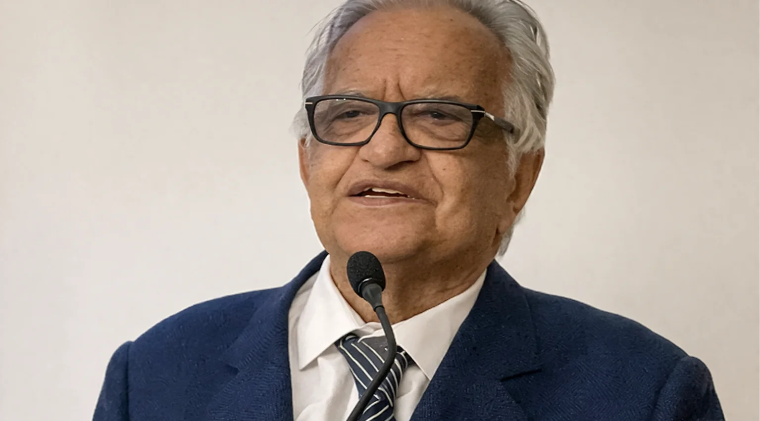 Prof. Dr. Hüsrev Hatemi hayatını kaybetti