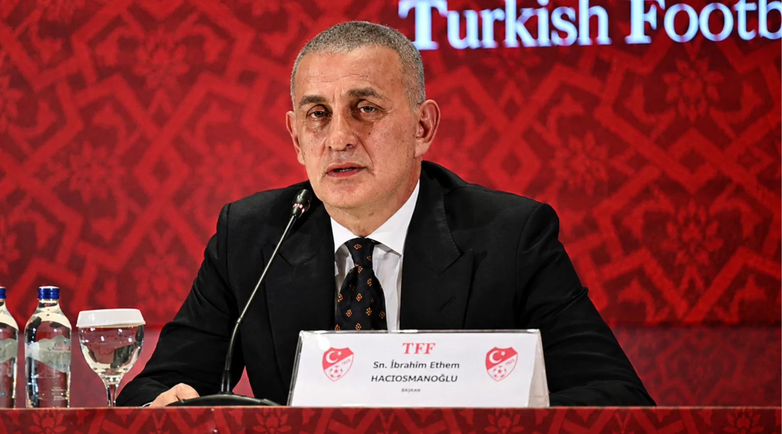 "Bahiste sırada 7 bin yönetici var"