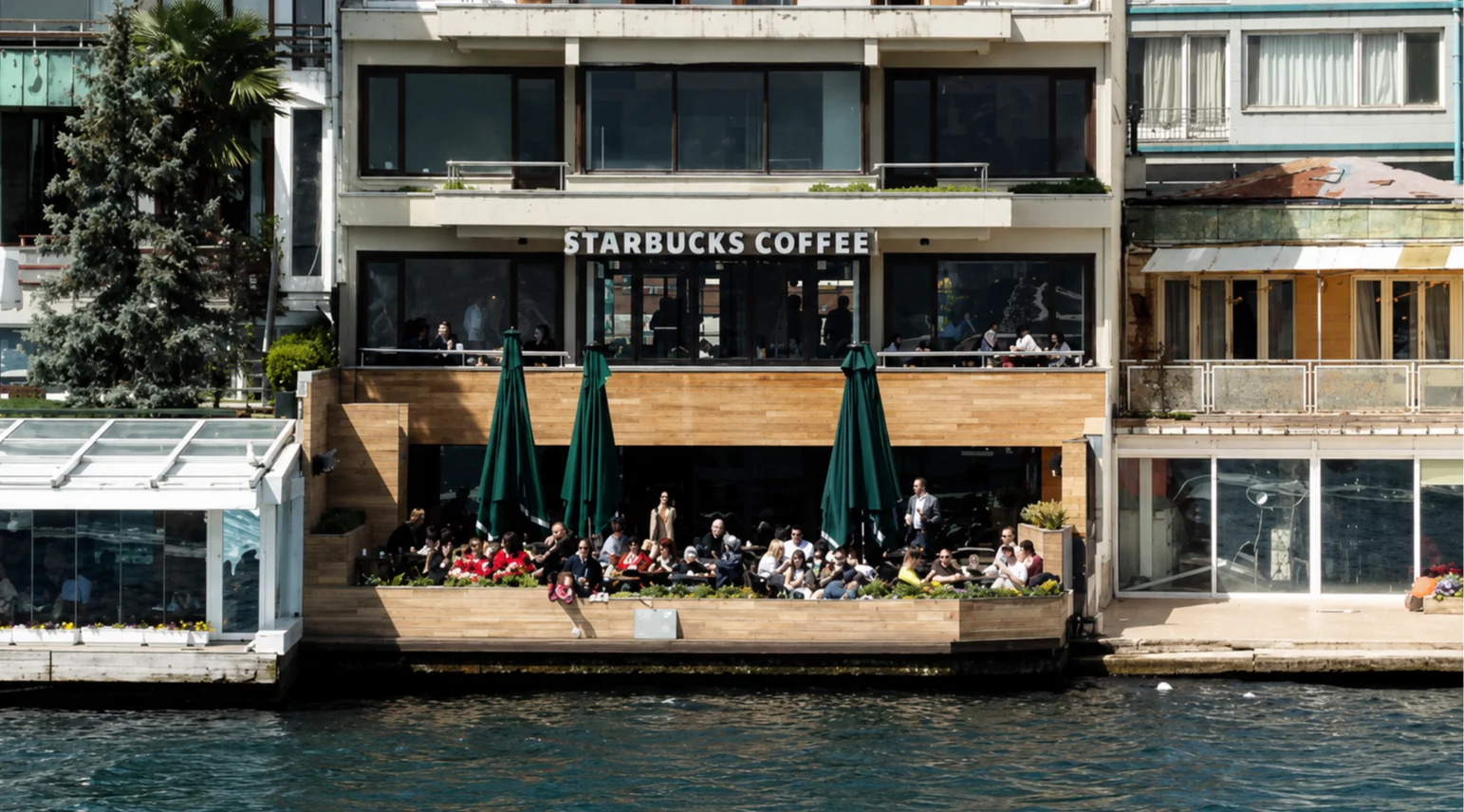 Starbucks Bebek’teki yalıdan çıkıyor