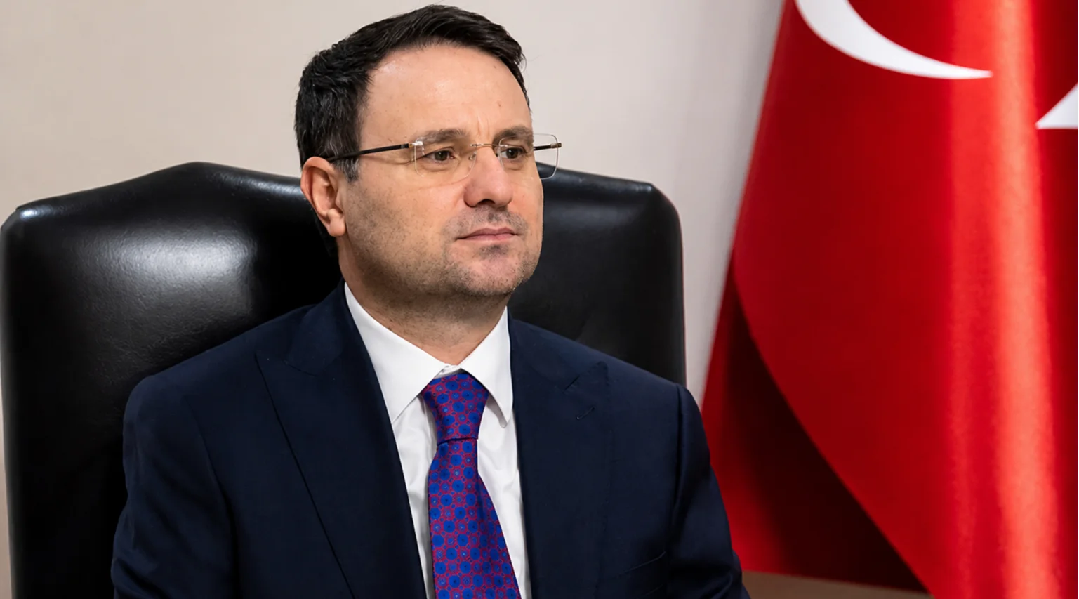 Firari şüphelilere kırmızı bülten