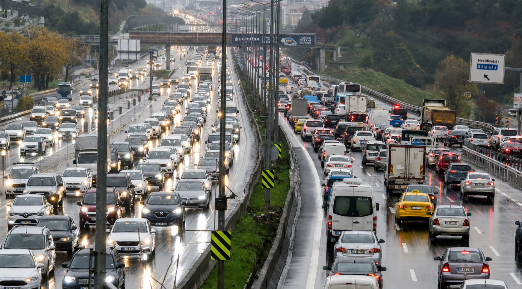 Final ve yağış trafiği felç etti